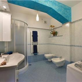 4 bedroom with pool and panoramic sea views near Serrento, sleeps 10